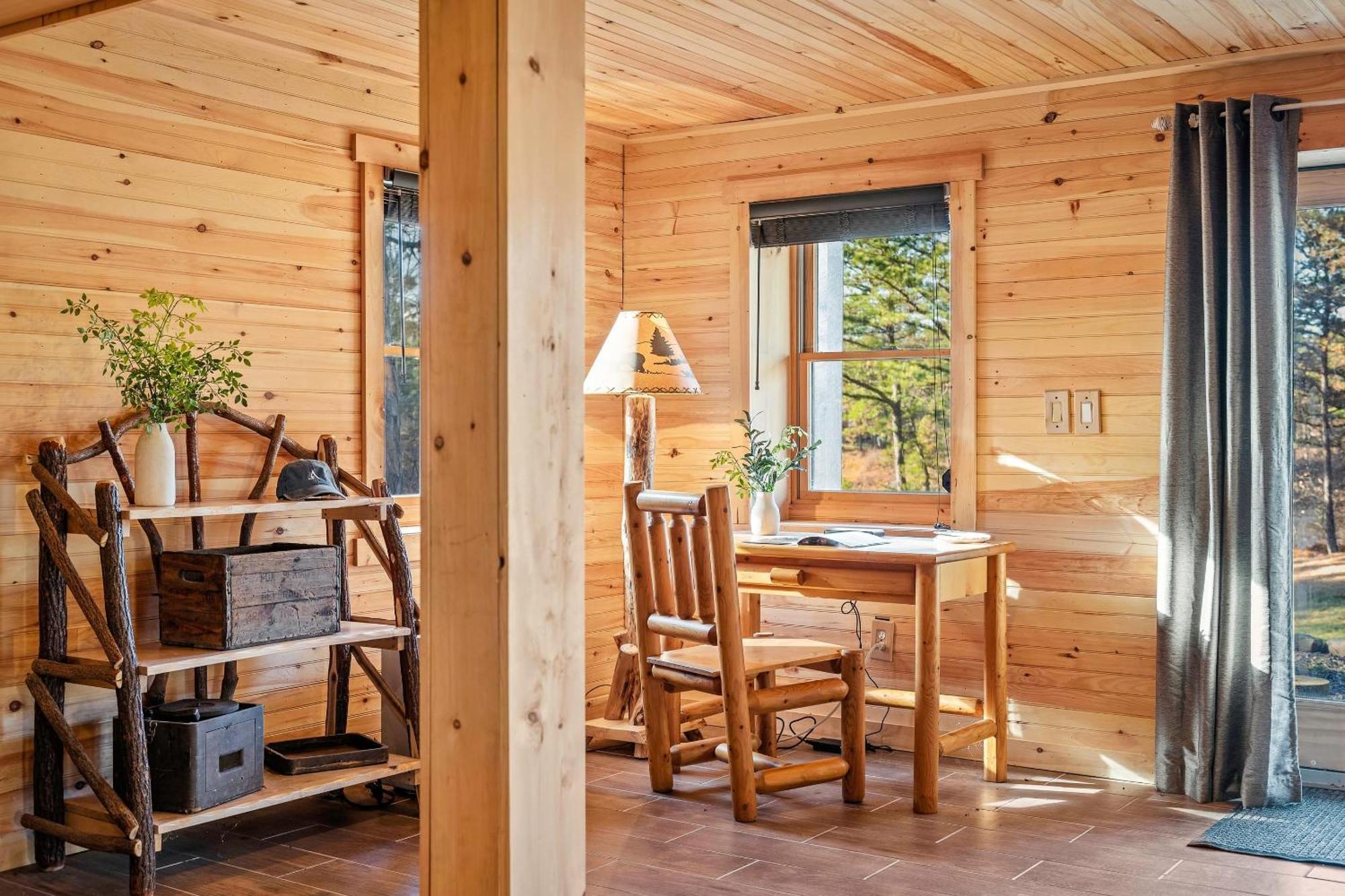 Holiday home Deer Haven Cabin By Avantstay Waterfront Dock Firepit *