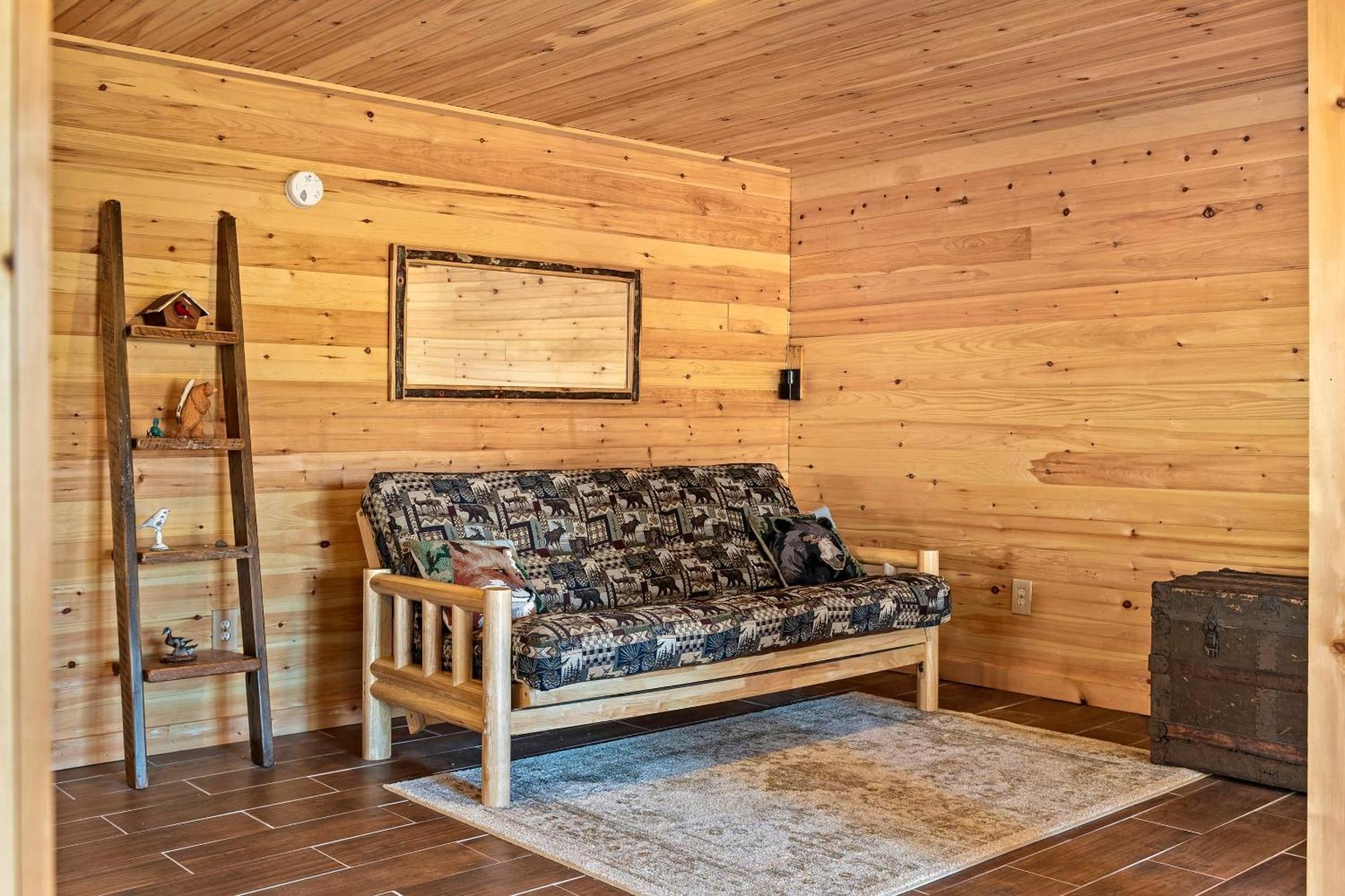 Deer Haven Cabin By Avantstay Waterfront Dock Firepit Holiday home *