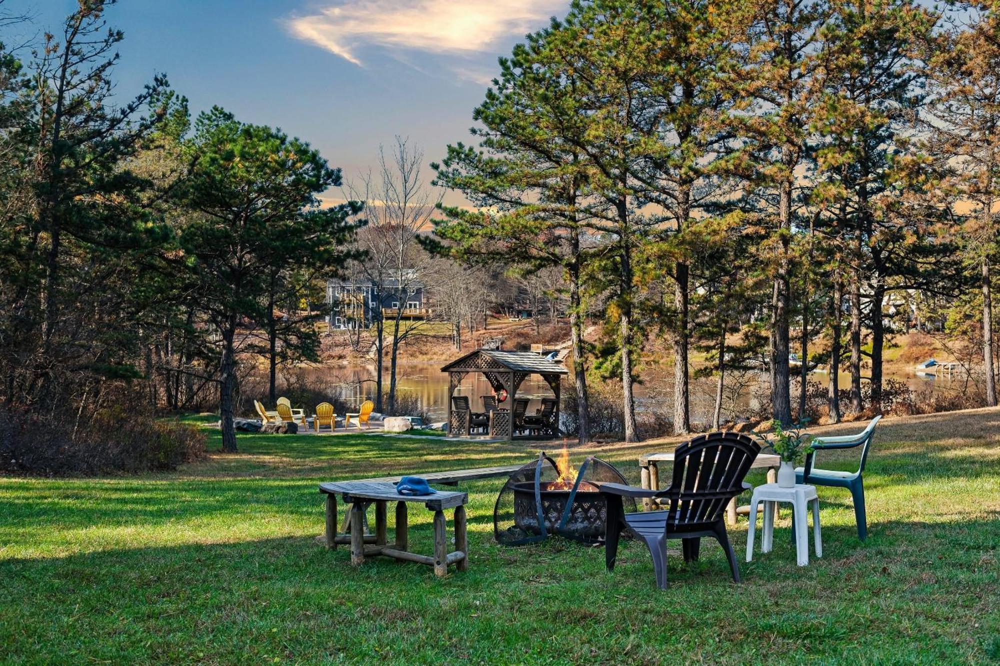 Holiday home Deer Haven Cabin By Avantstay Waterfront Dock Firepit *