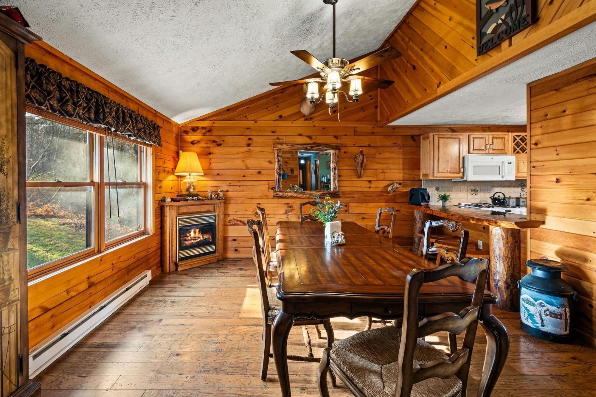 Holiday home Deer Haven Cabin By Avantstay Waterfront Dock Firepit