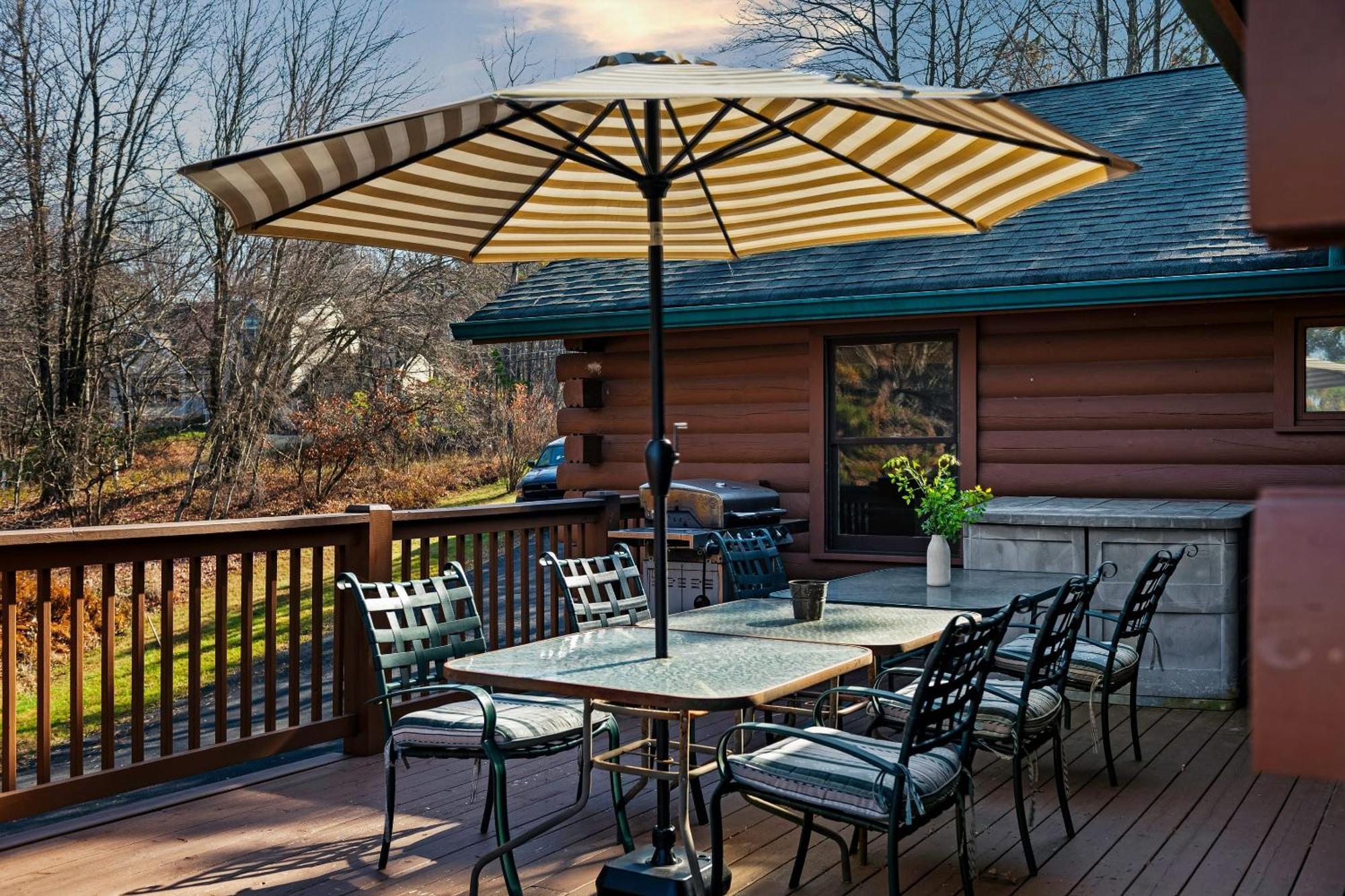 Deer Haven Cabin By Avantstay Waterfront Dock Firepit Holiday home Long Pond